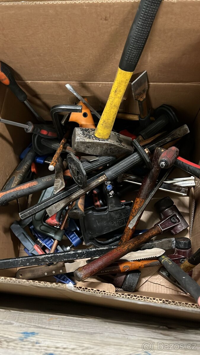 Kladiva,sekáče,truhlařské svěrky - 2