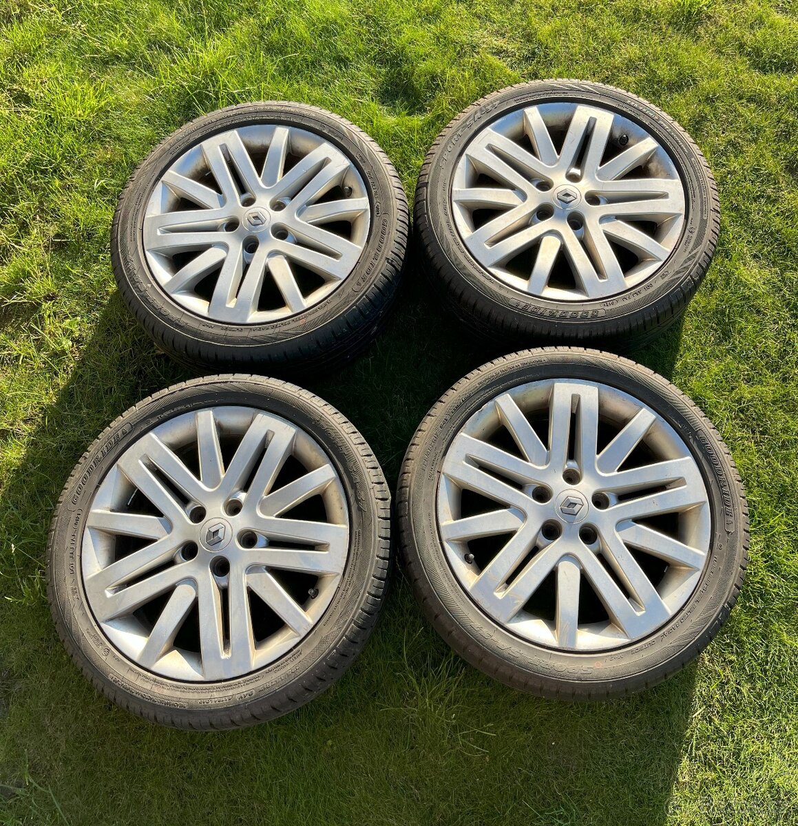ALU KOLA R17 5x108 , Orig. Renault , Pneu 6mm 225/45/R17 - 2