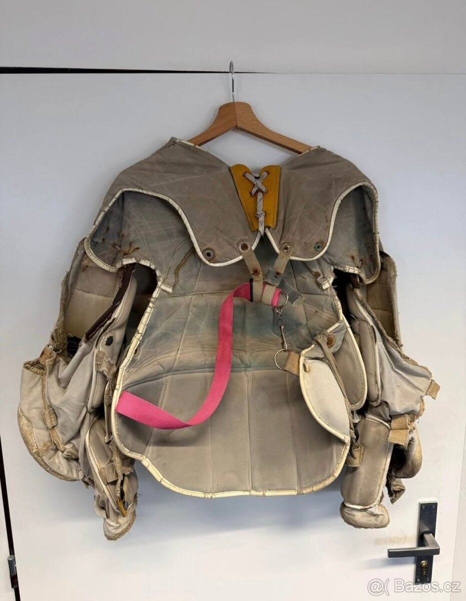 Retro hokejová výstroj - 2