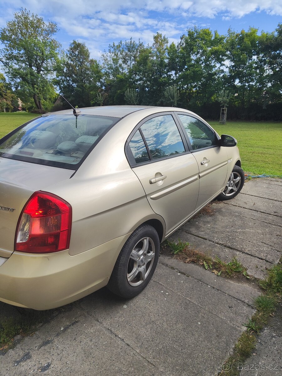Prodám Hyundai Accent - 2