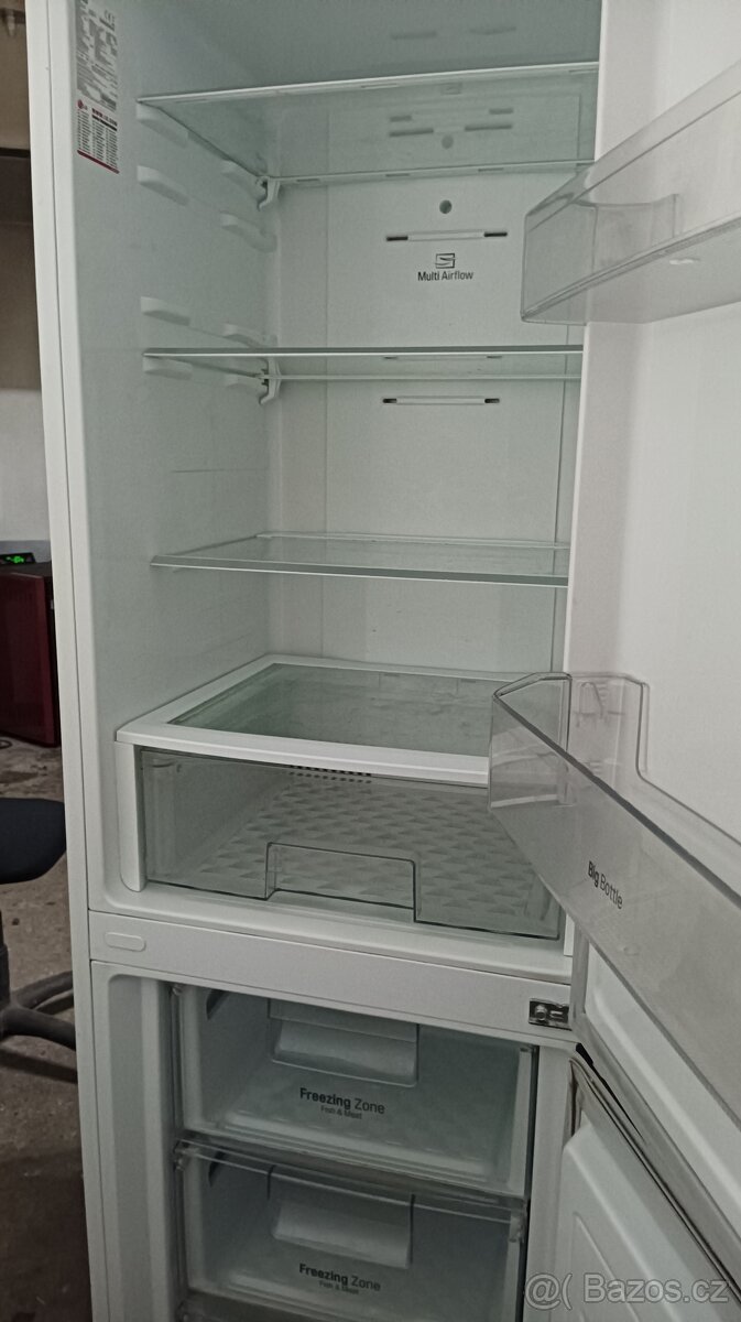 Lednička LG s mrazákem - 2