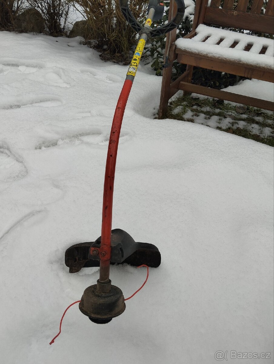 Malý benzínový vyžínač/křovinořez - 2