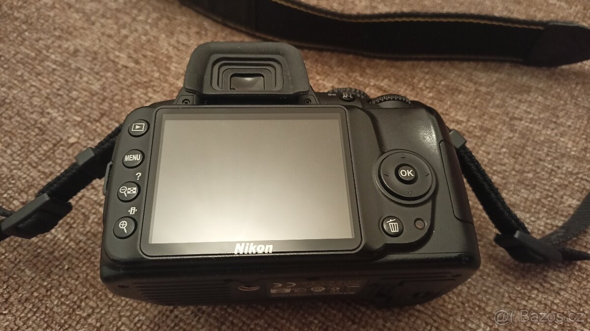 Nikon D3000 - 2