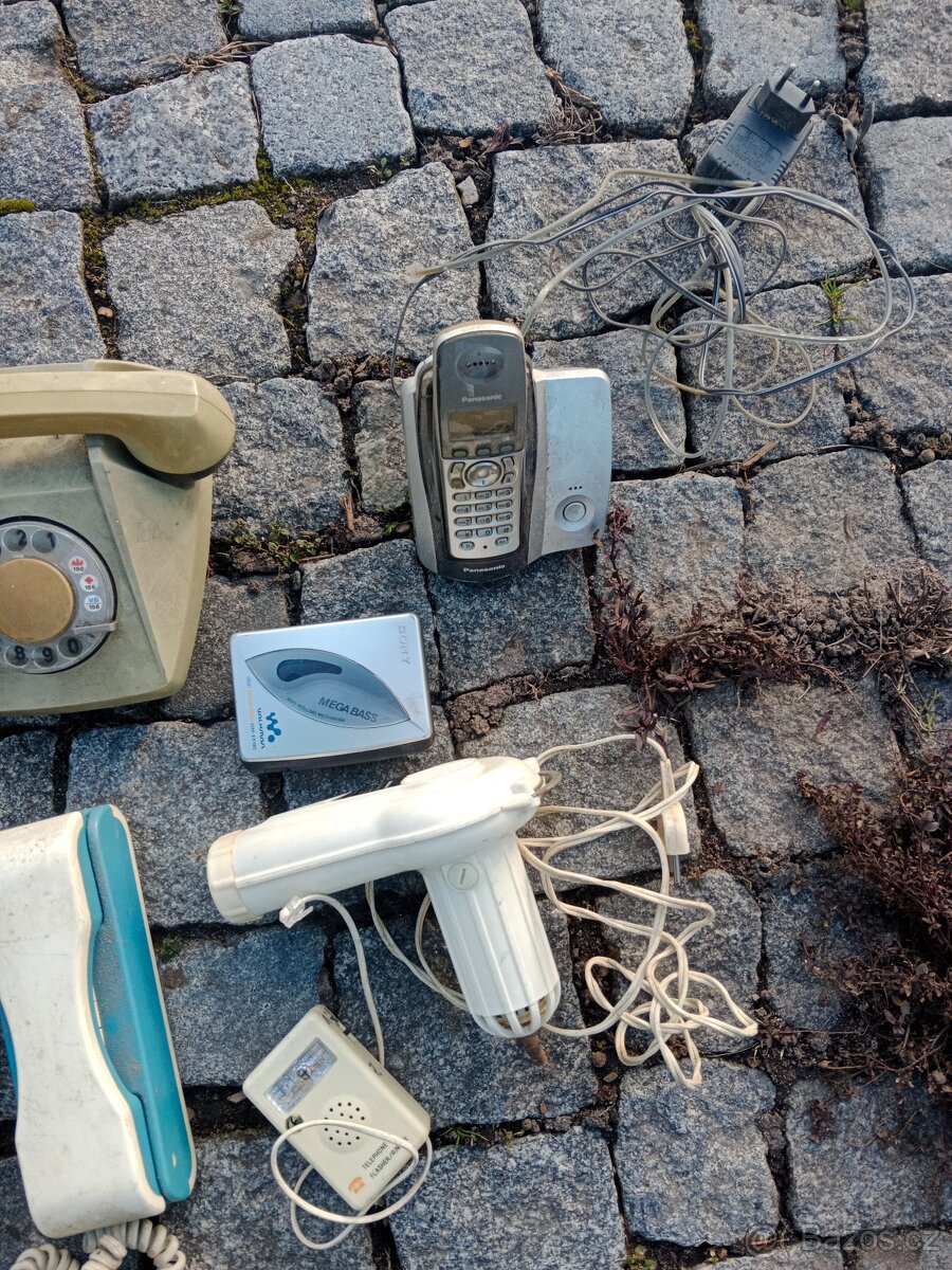 Staré telefony, elektro fén retro - 2