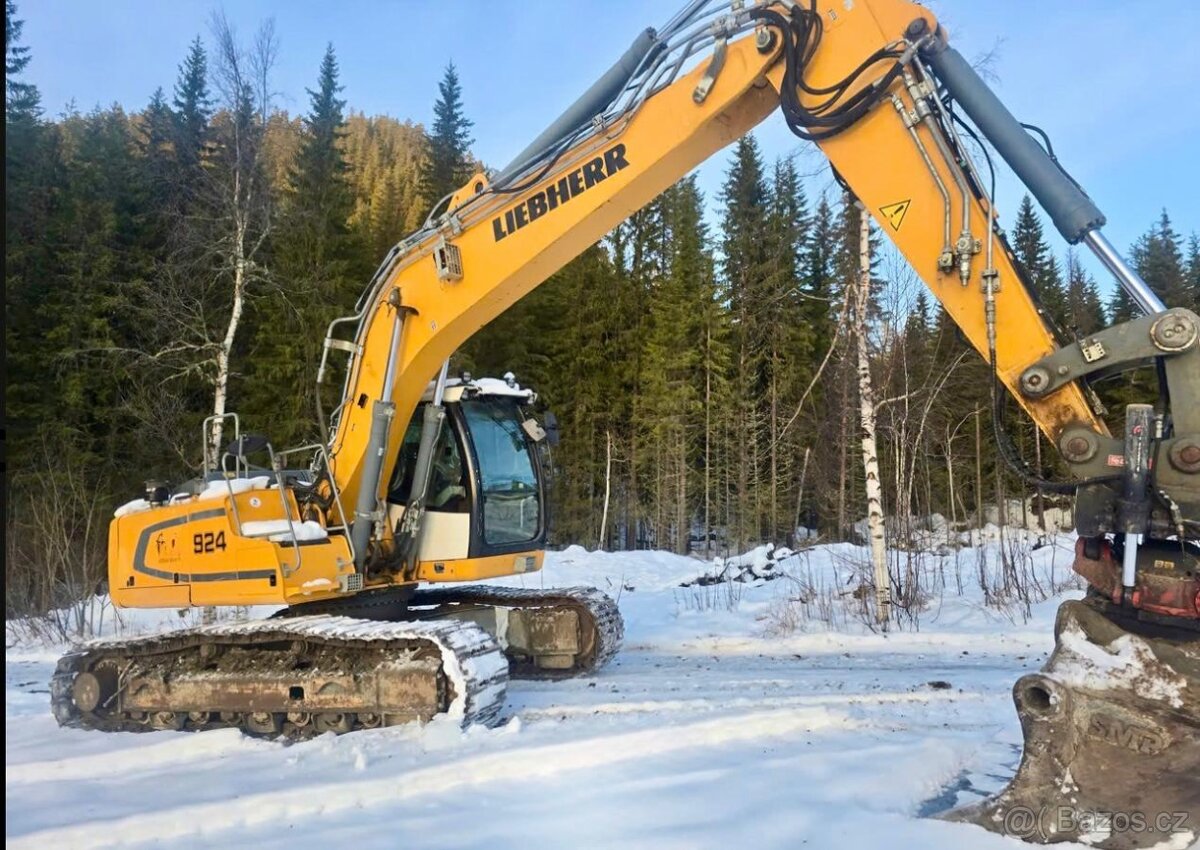 Pásový bagr LIEBHERR 924 Litronic - 2