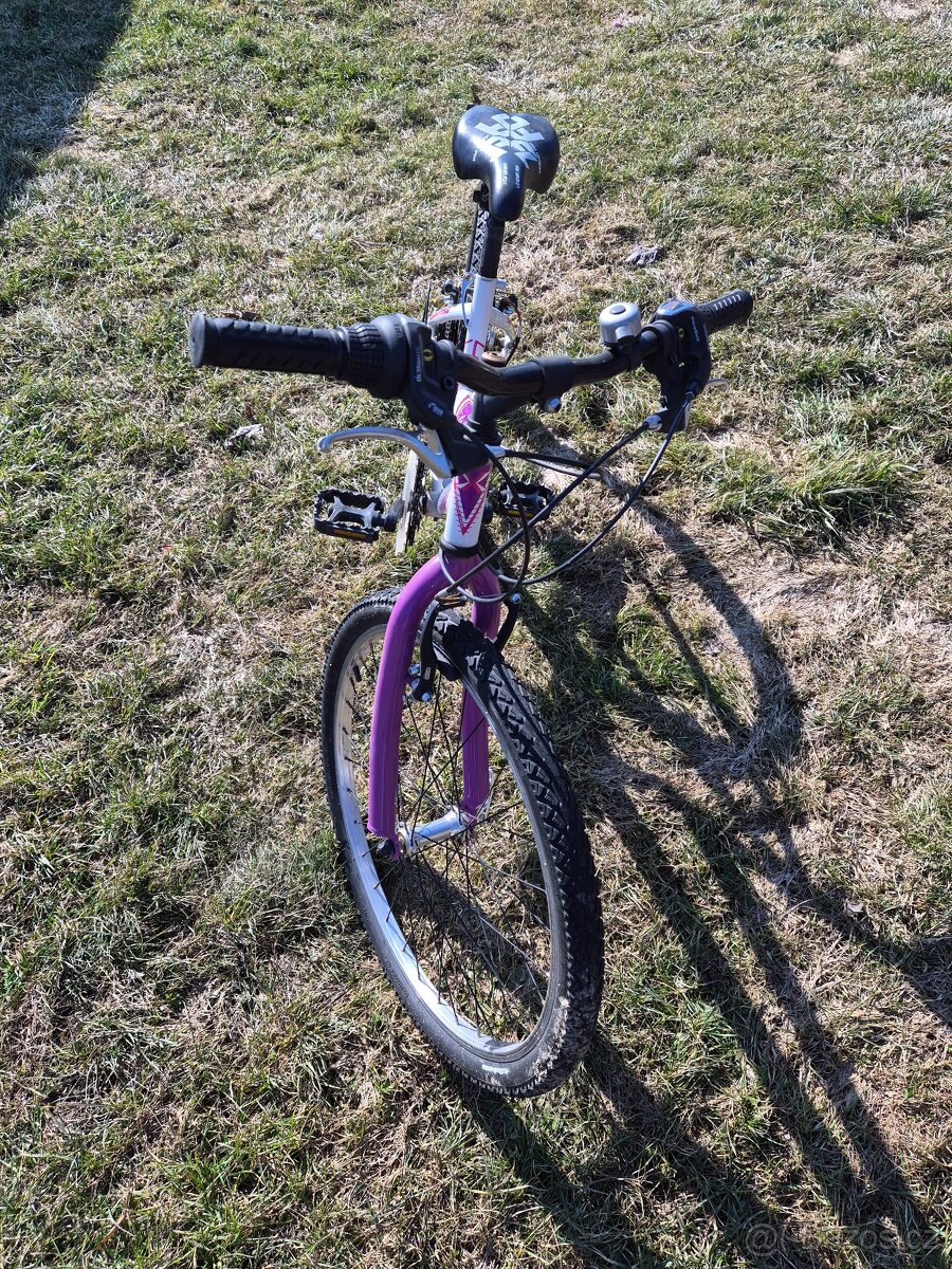 Dívčí kolo Leader fox 24 - 2