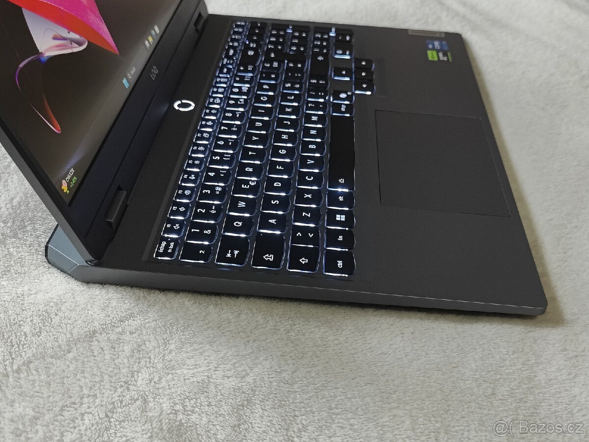 Herní notebook Lenovo LOQ z RTX 5060 - 2