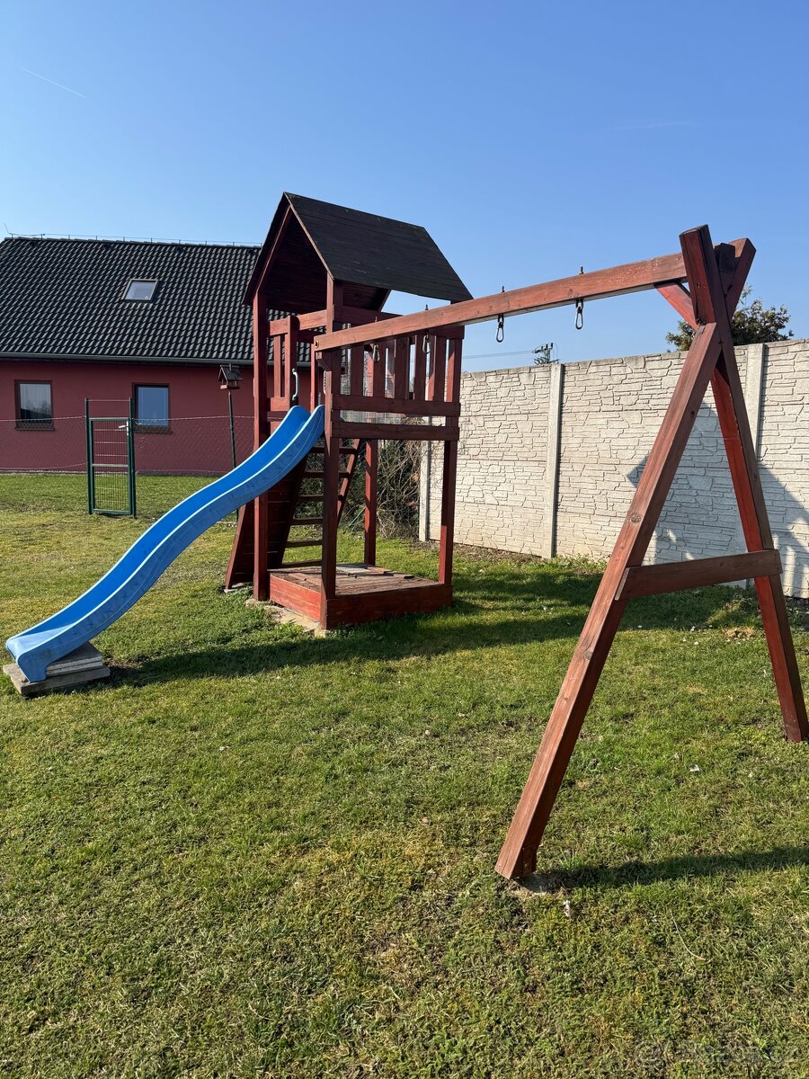 Dětské hřiště se skluzavkou - 2
