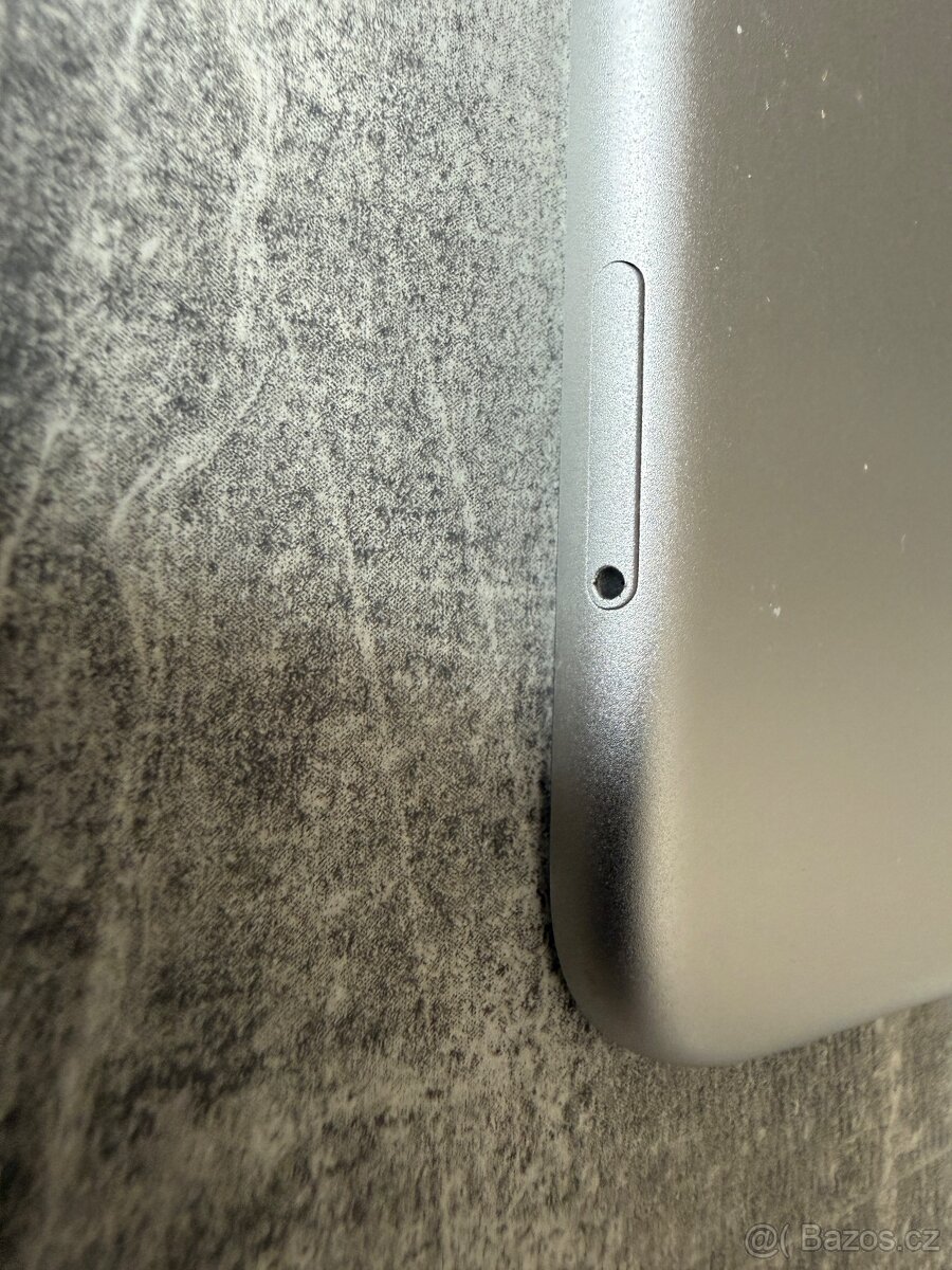 iPad 10,5 s klávesnicí - 2