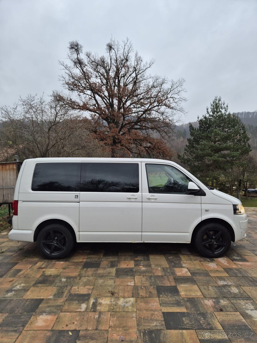 VW Caravelle T5, automat, 4×4, 8 míst , 2× šoupačky, tažné - 2
