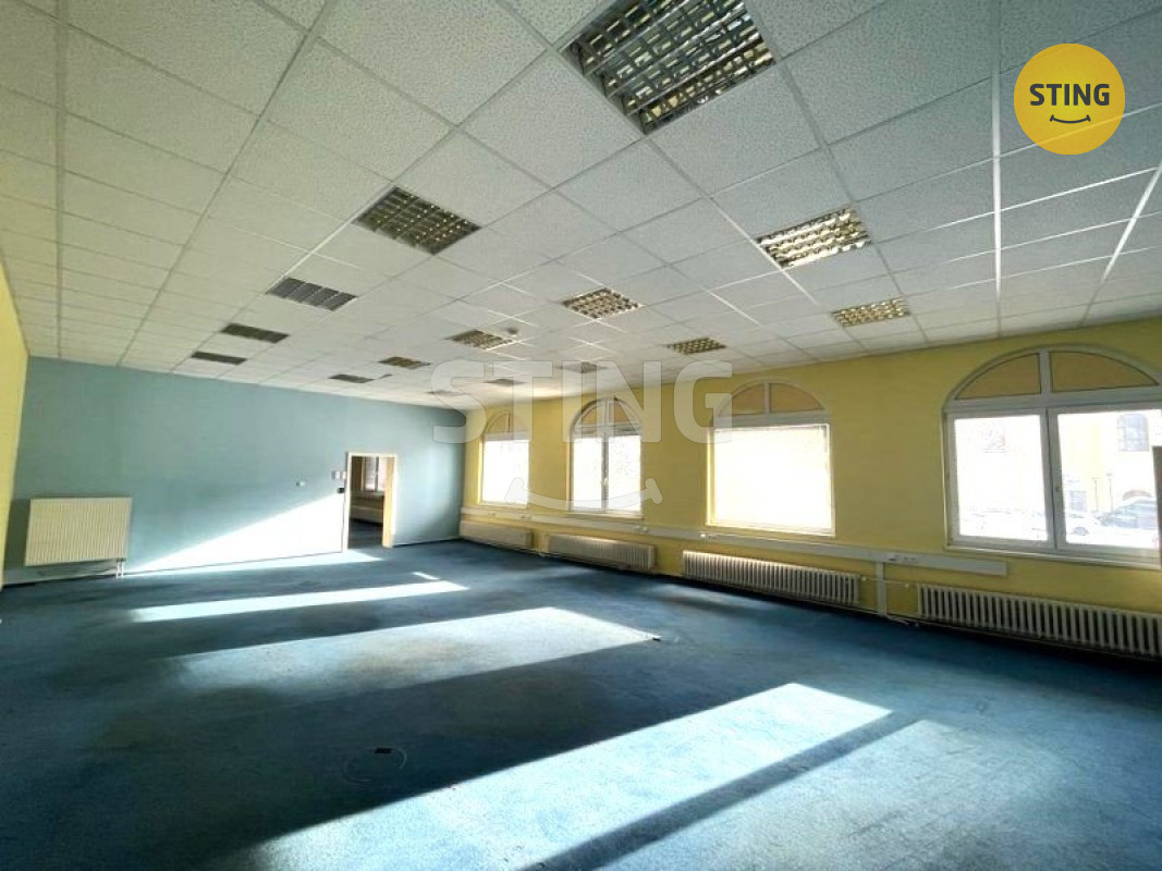 Pronájem kancelářských prostor s parkováním. Dobrá d, 129227 - 2