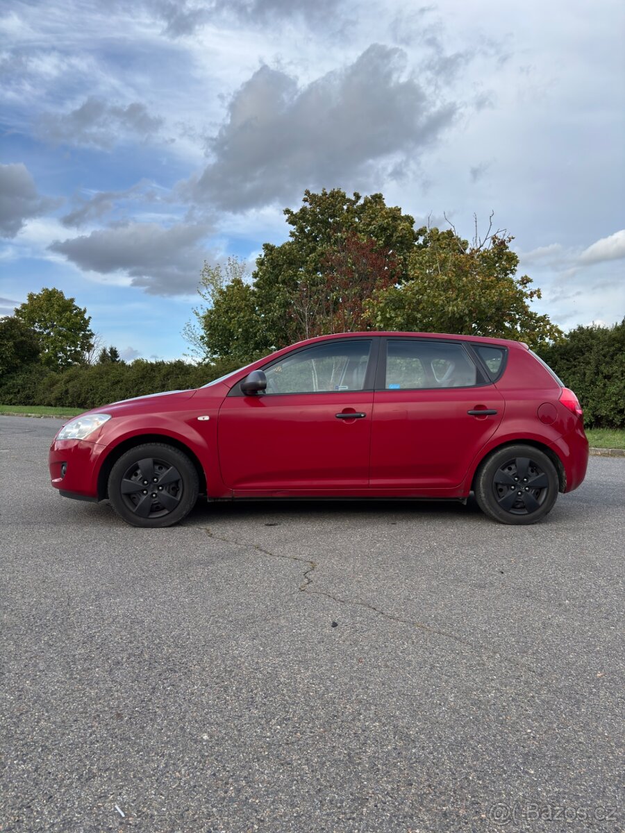 Kia Ceed 1.4 benzín, r. 2008 – 226 000 km - 2