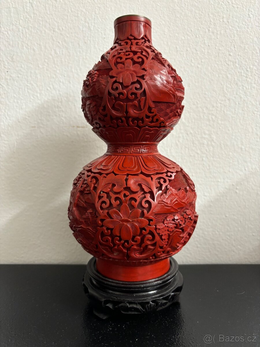 Váza - řezba v Čínském laku - 2
