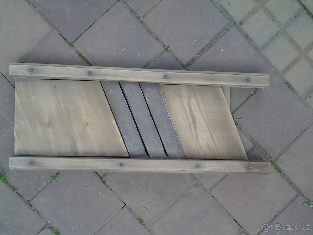 Prodám staré kruhadlo na zelí - 2