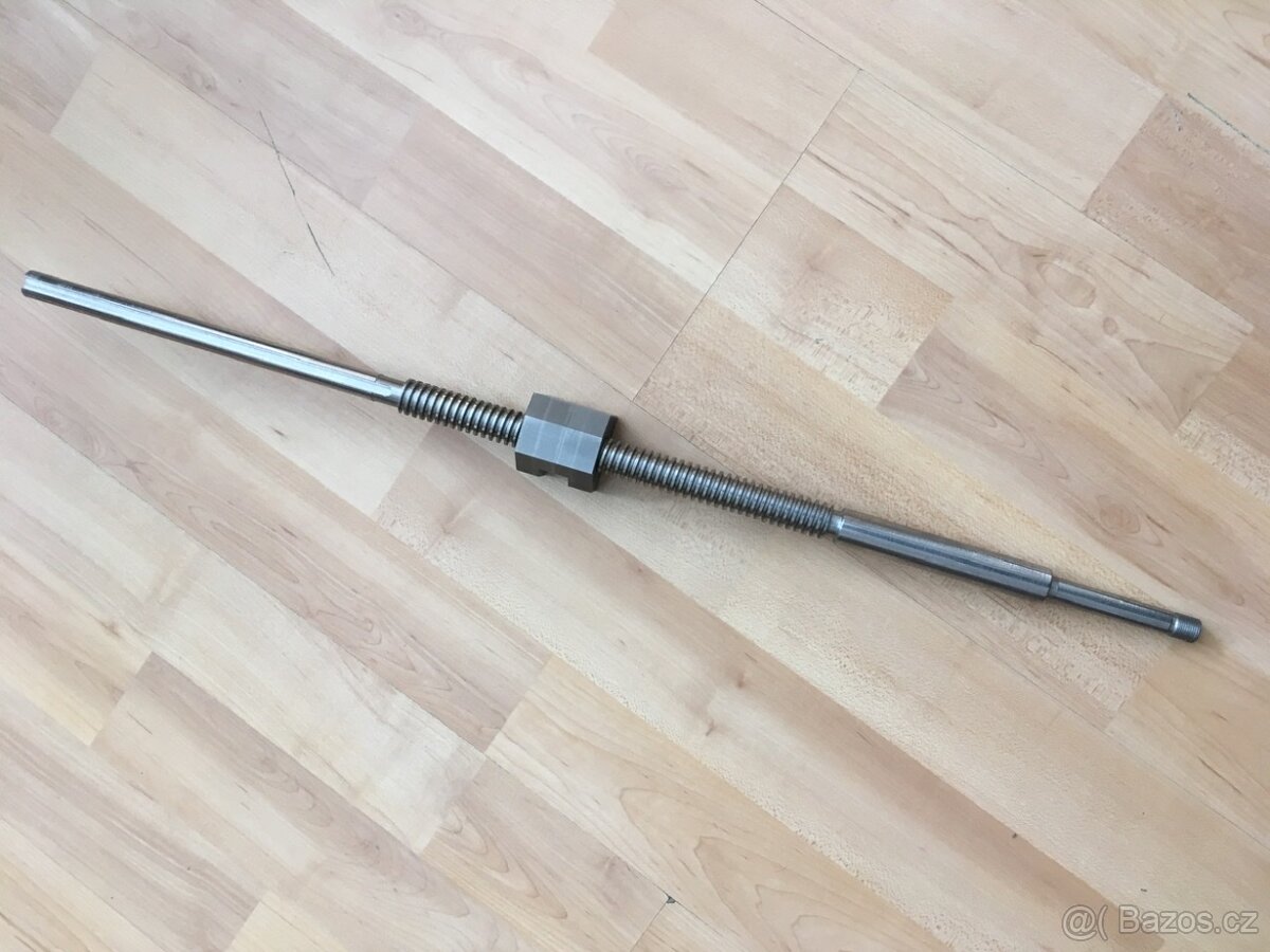 Šroub příčného suportu - soustruh s 32 - 2