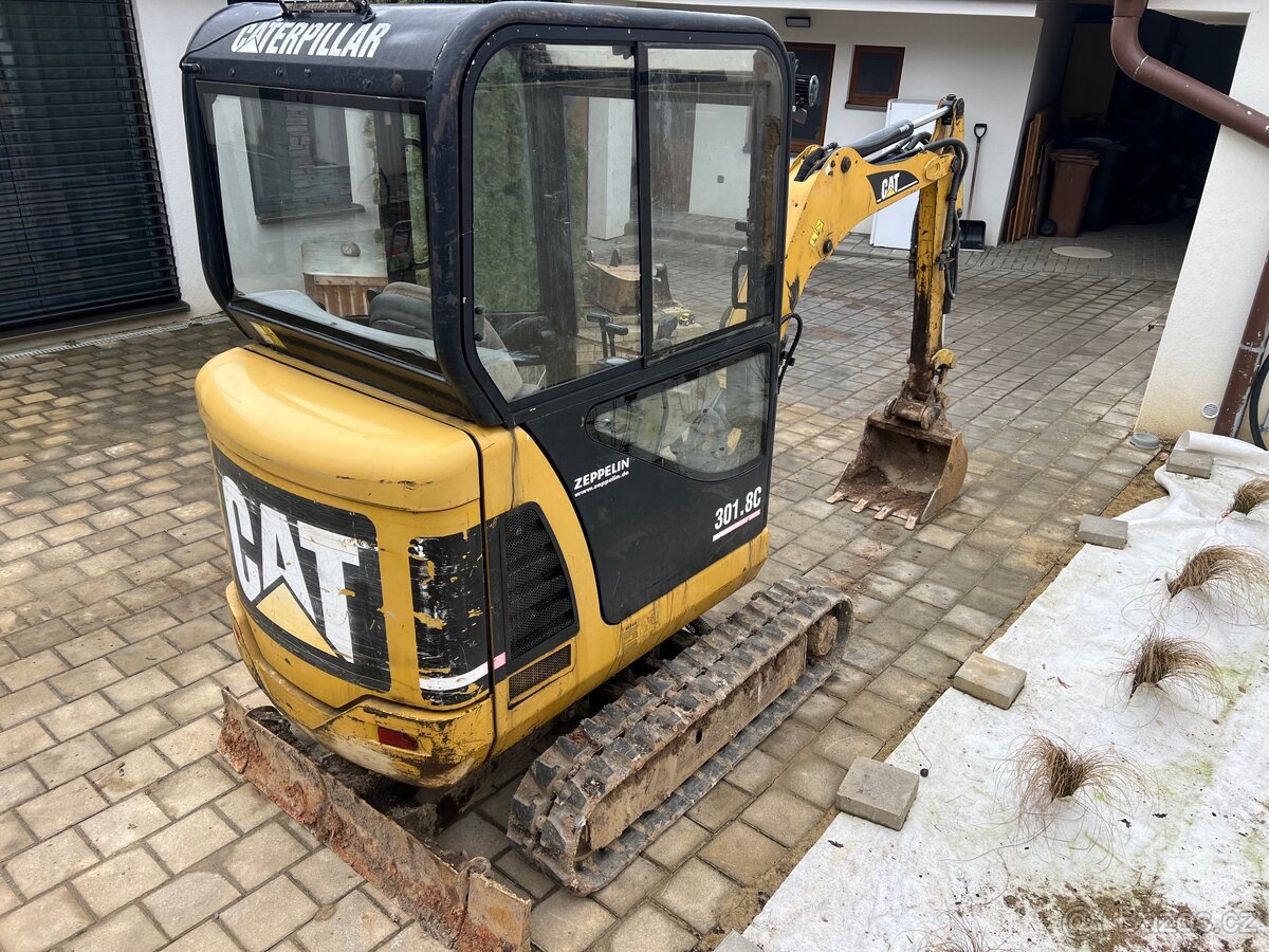 Bagr caterpillar 301.8C - 2