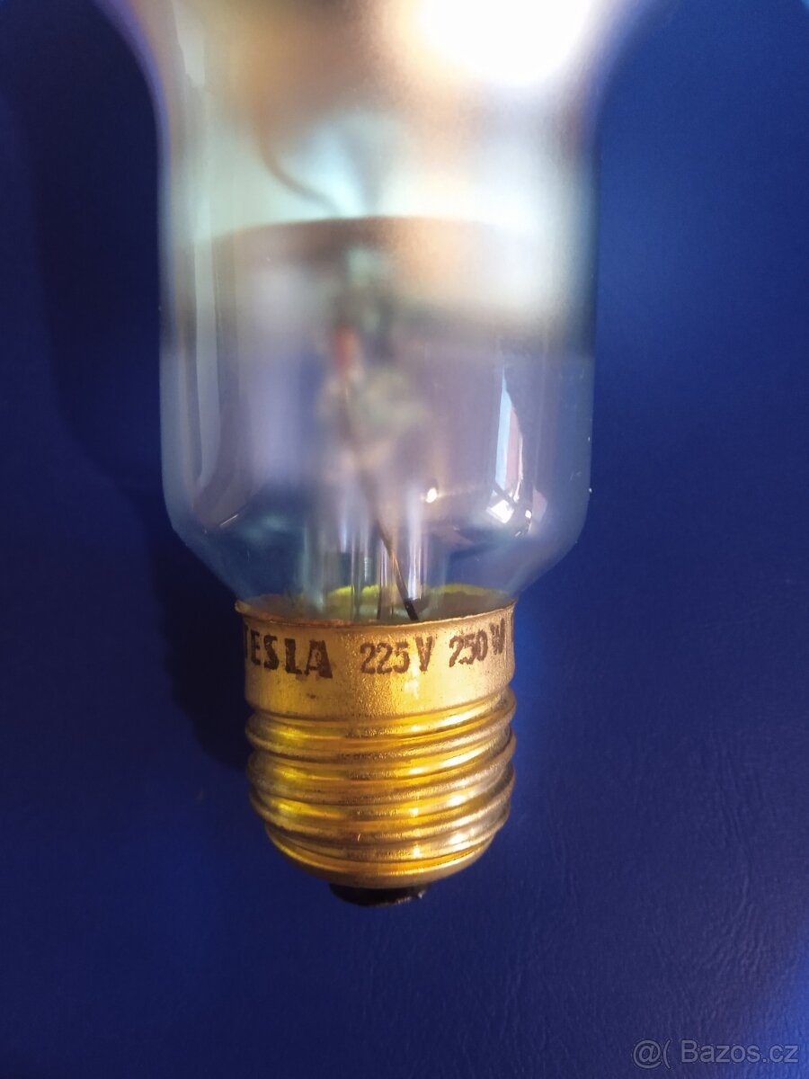 Prodám žárovky Tesla 225V,250W - 2