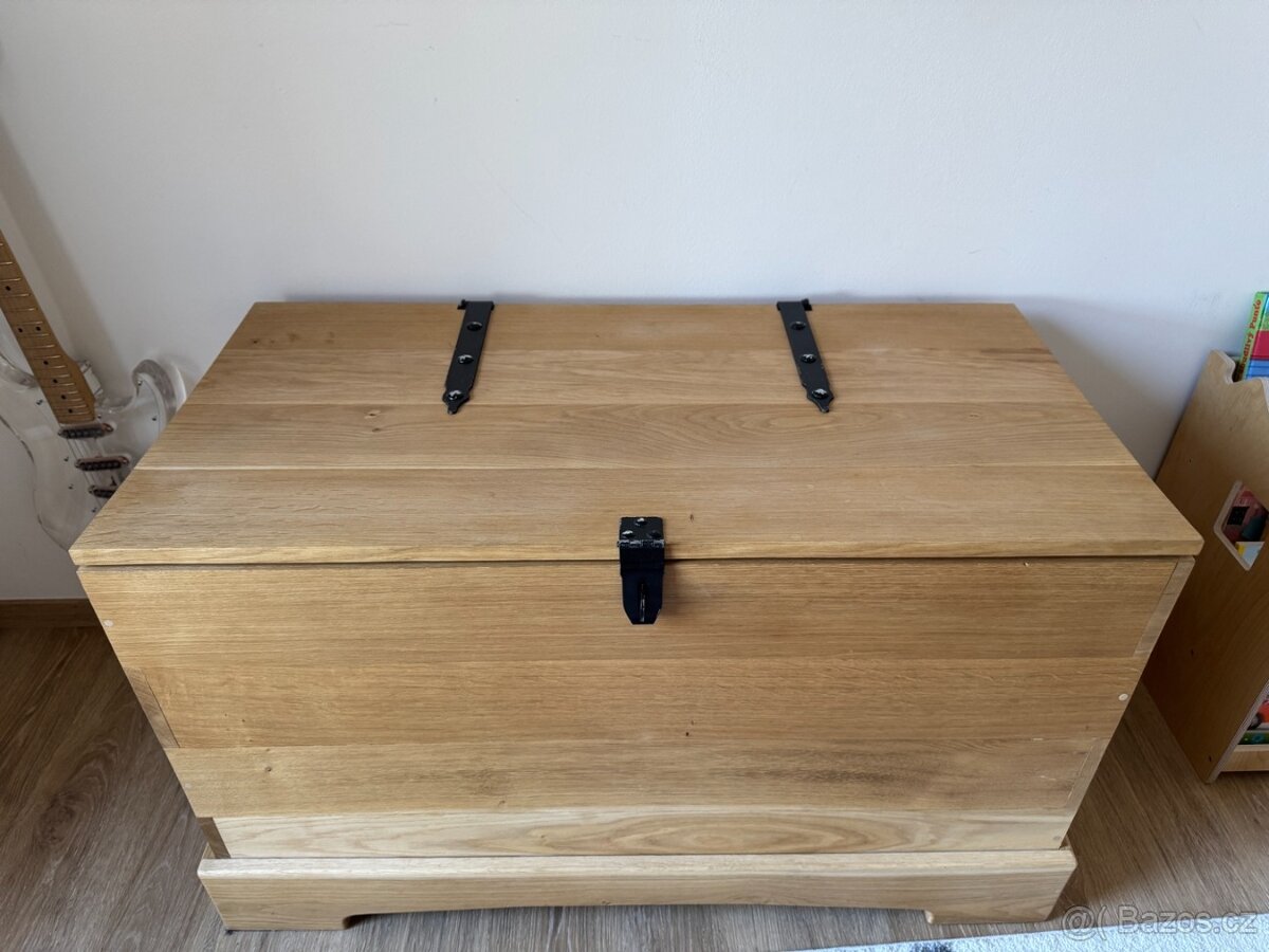 Velká dubová truhla - 2