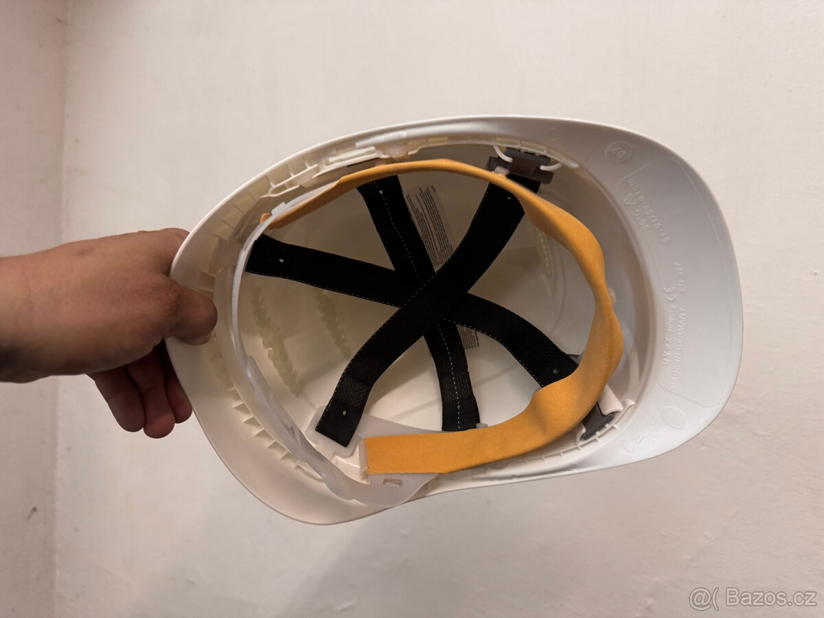 Ochranná pracovní přilba UVEX - 2