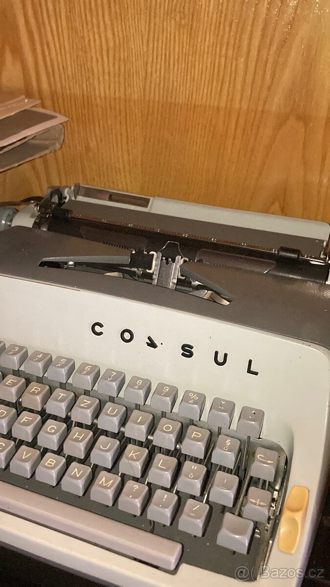 Starý psací stroj - 2
