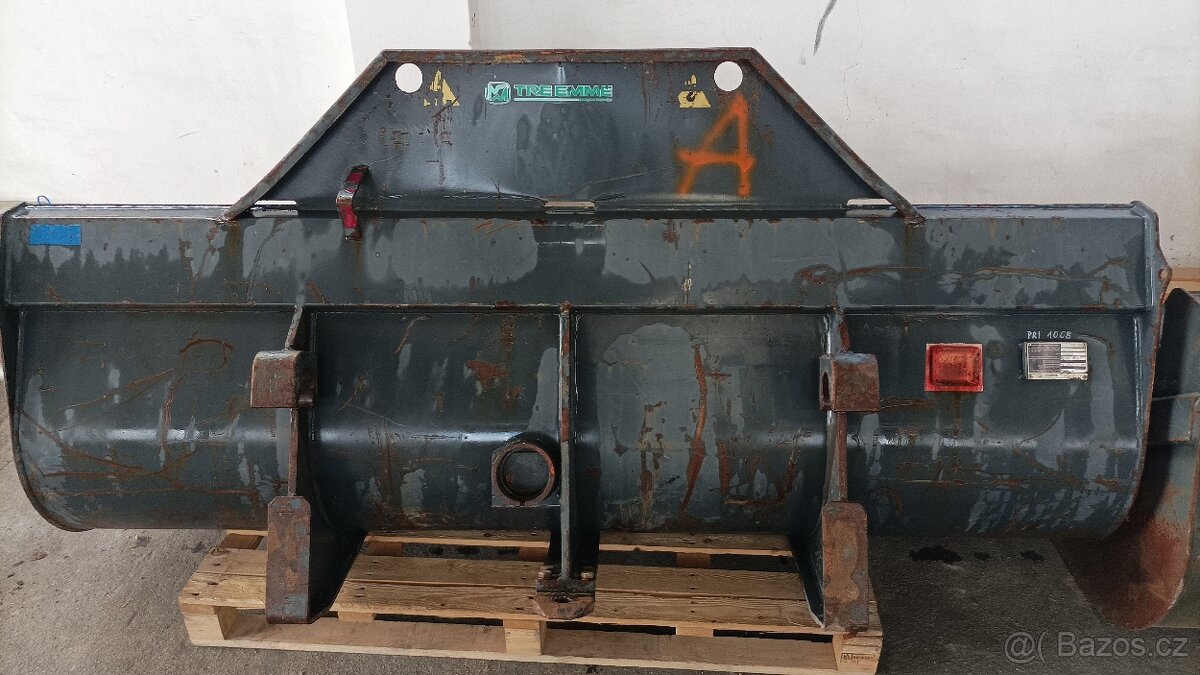 Merlo - lopata 900 ltr - 2