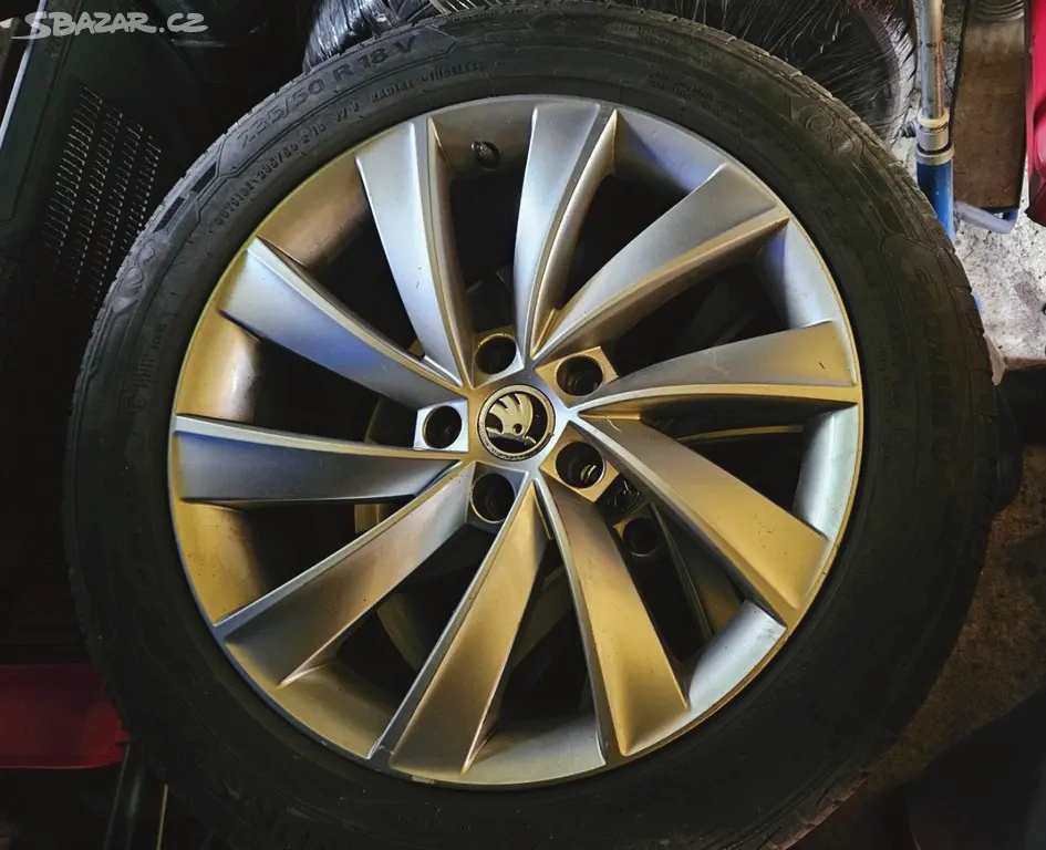 ALU disk Superb + letní pneu 235/50 R18 - 2