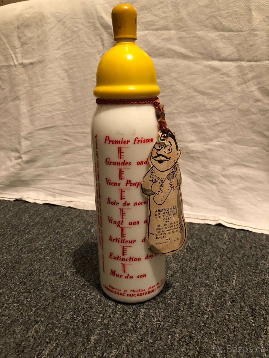 Retro láhev s dudlíkem, od alkoholu, recese, - 2