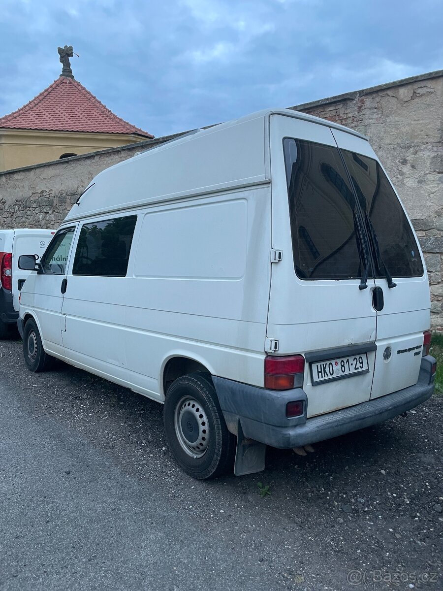 ZAMLUVENVolkswagen T4, VYVAŘENO, 2,5 TDi/65 KW, SPANÍ, SOLÁR - 2