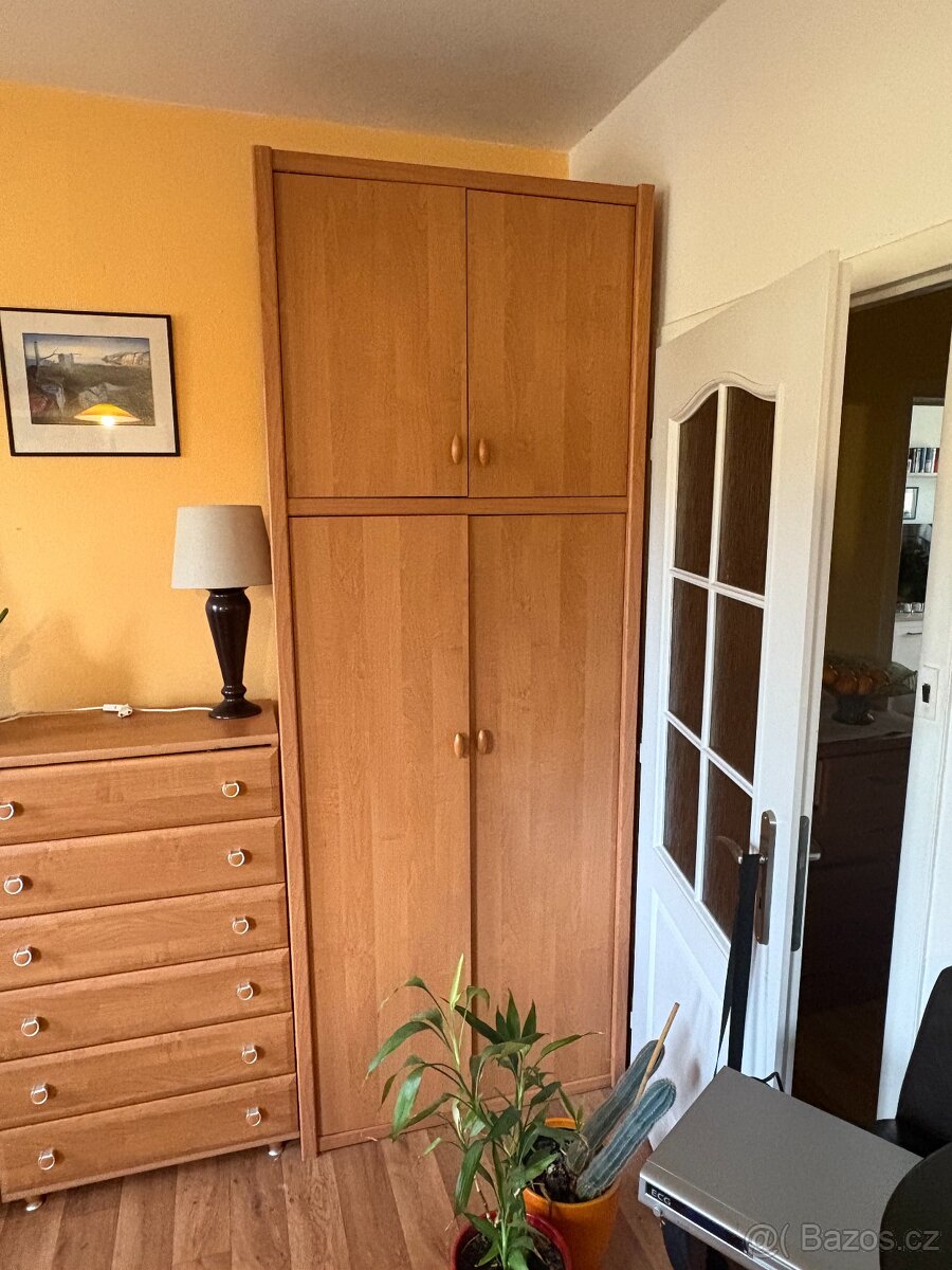 Sestava skříněk + šatní skříň - 2