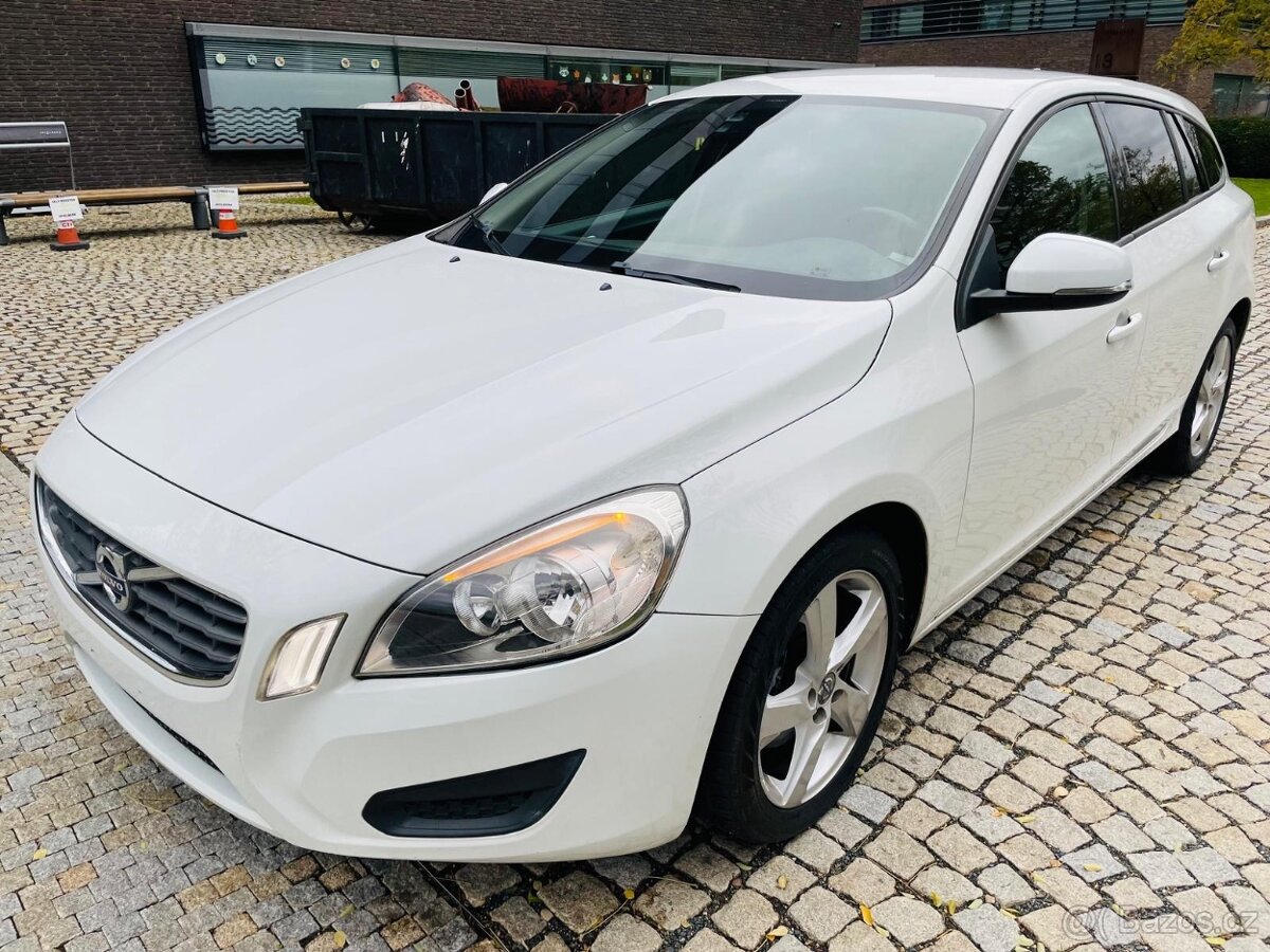 Volvo V60 2.0D 120KW 5VÁLEC MANUÁL BEZ KOROZE - 2