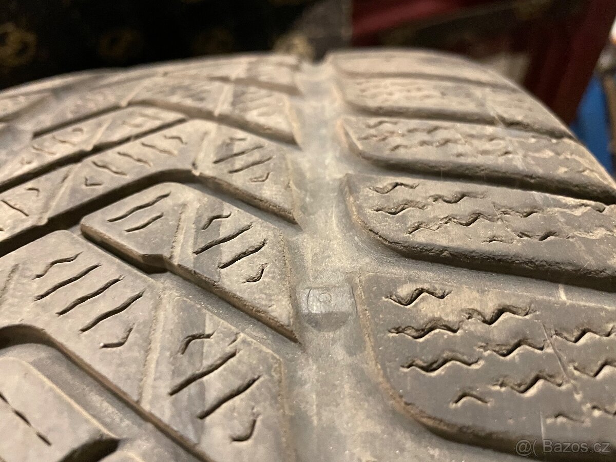 Zimní pneu 235/45 R18 97V - 2