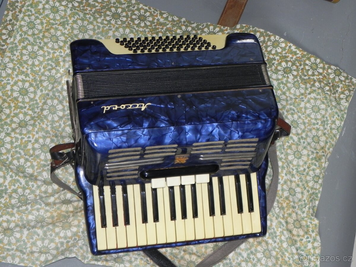 Stará harmonika accord - 2