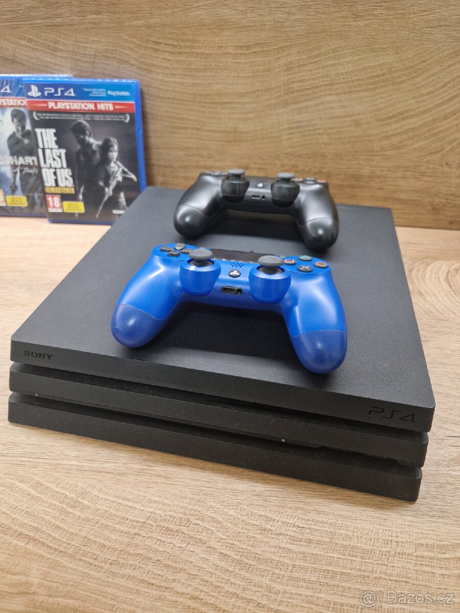 PS4 Pro + 2 ovladače + 2 hry - 2