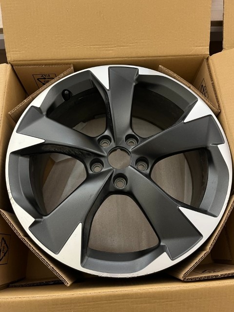 Prodám 2x ALU disk Cupra Leon - 2