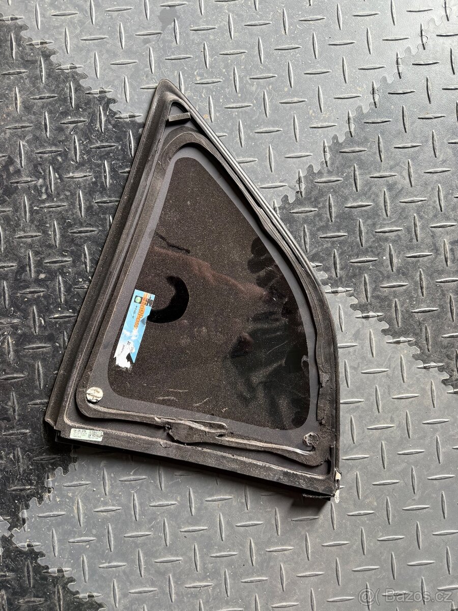 Dodge Challenger ľavé zadné sklo - 2