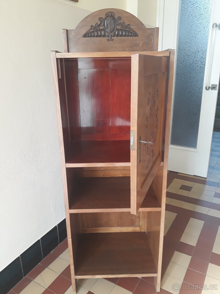 Prvorepubliková skříňka - 2