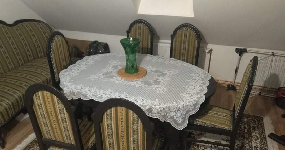 Starožitná jídelní sestava. - 2