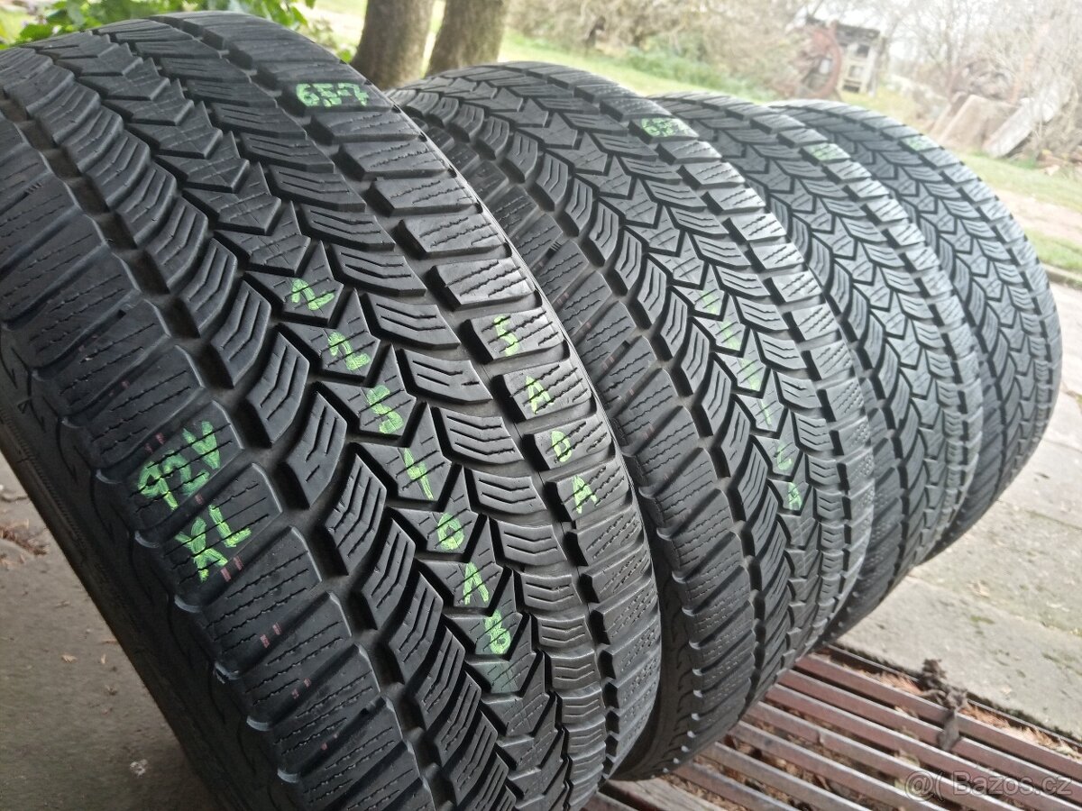 Zimní pneu 4kusy 225/40/18 vzorek 90% DEBICA - dobírka možná - 2