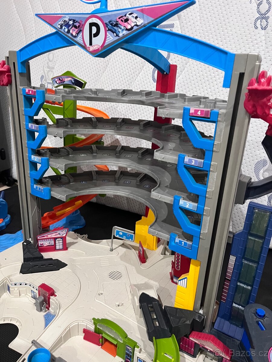 Velká hotwheels garáž - 2