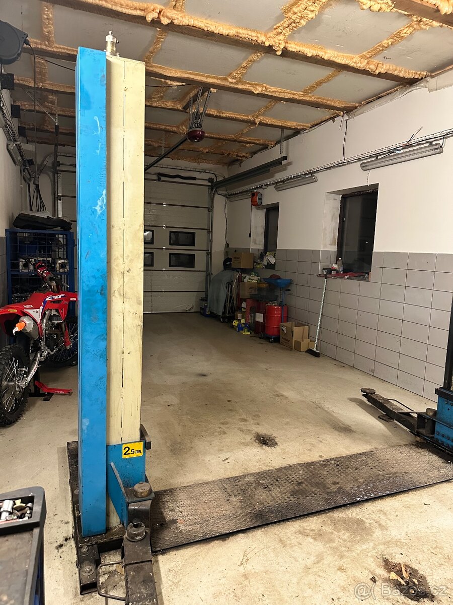 Dvousloupový zvedak - 2