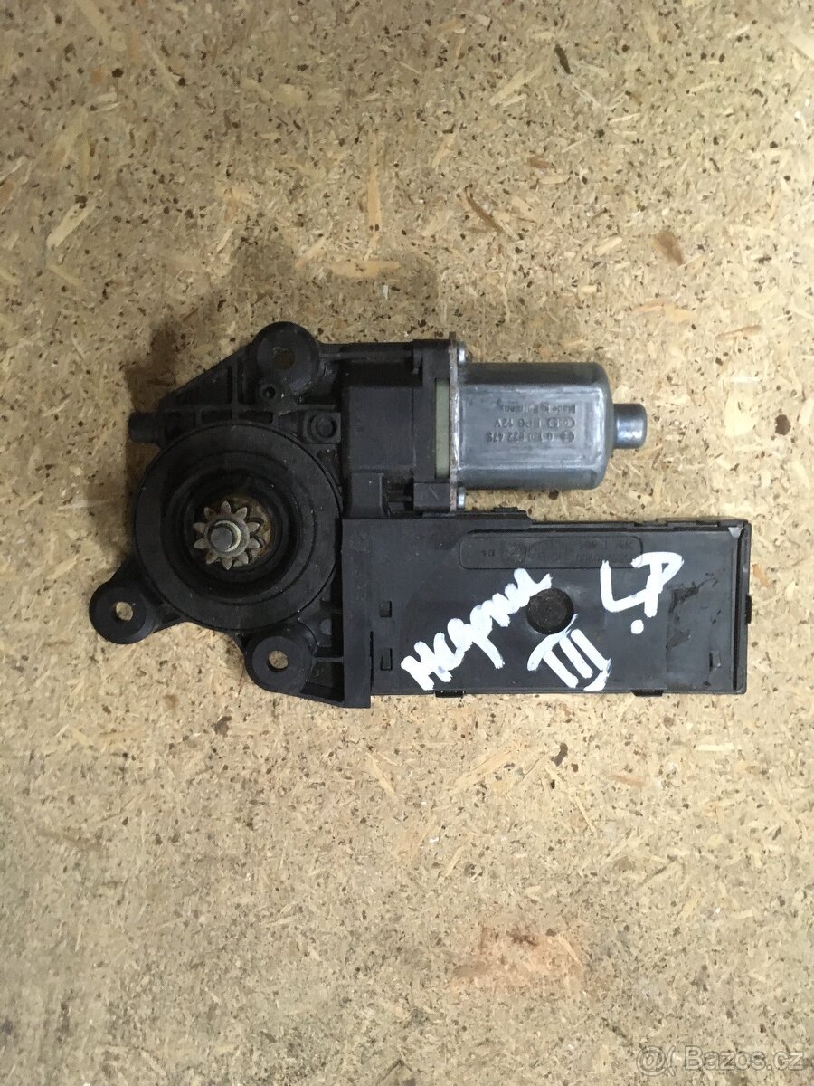 RENAULT Megane3 motorek stahovačky - 2