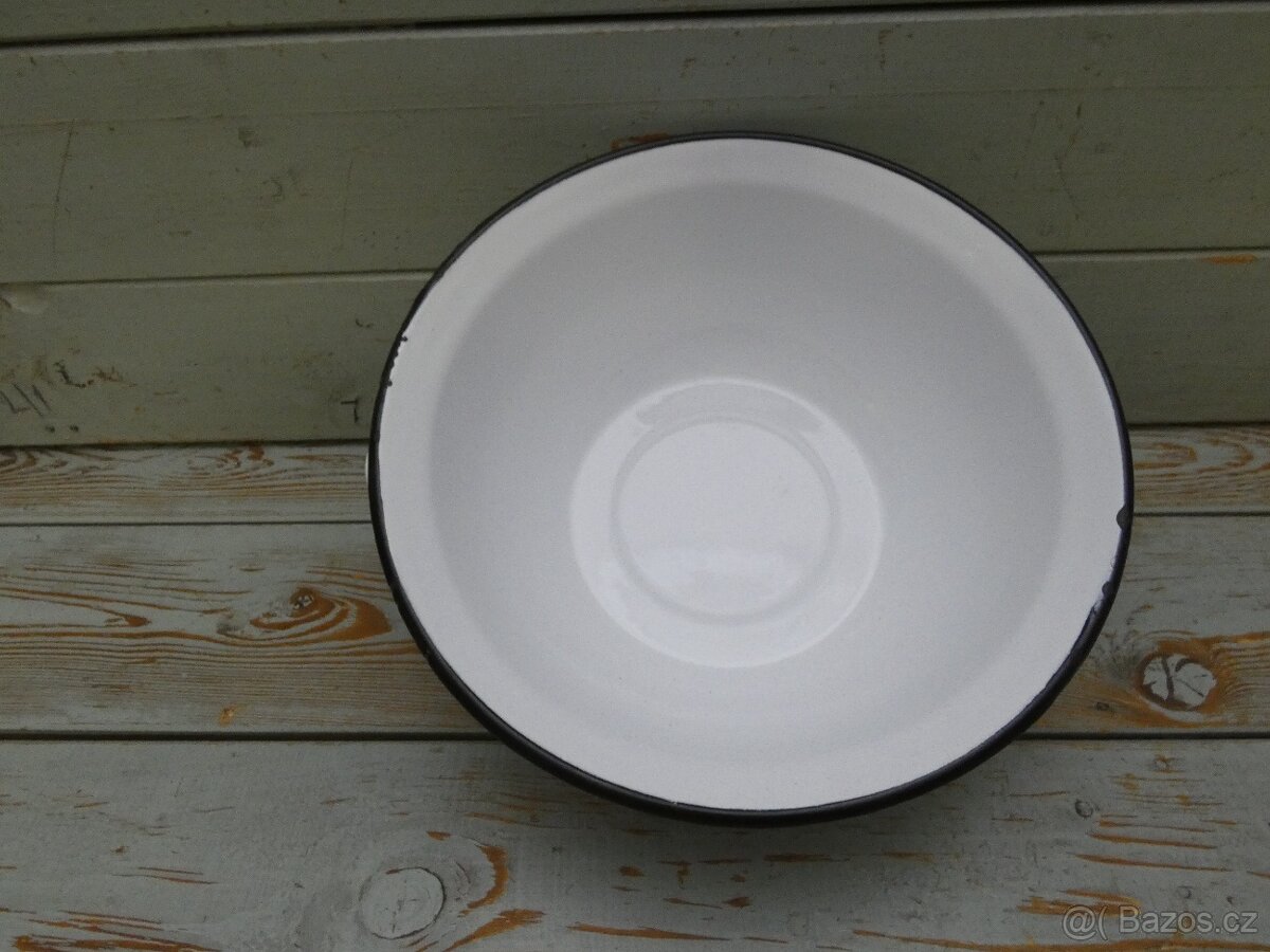 Bílá smaltovaná mísa s ušima - 2