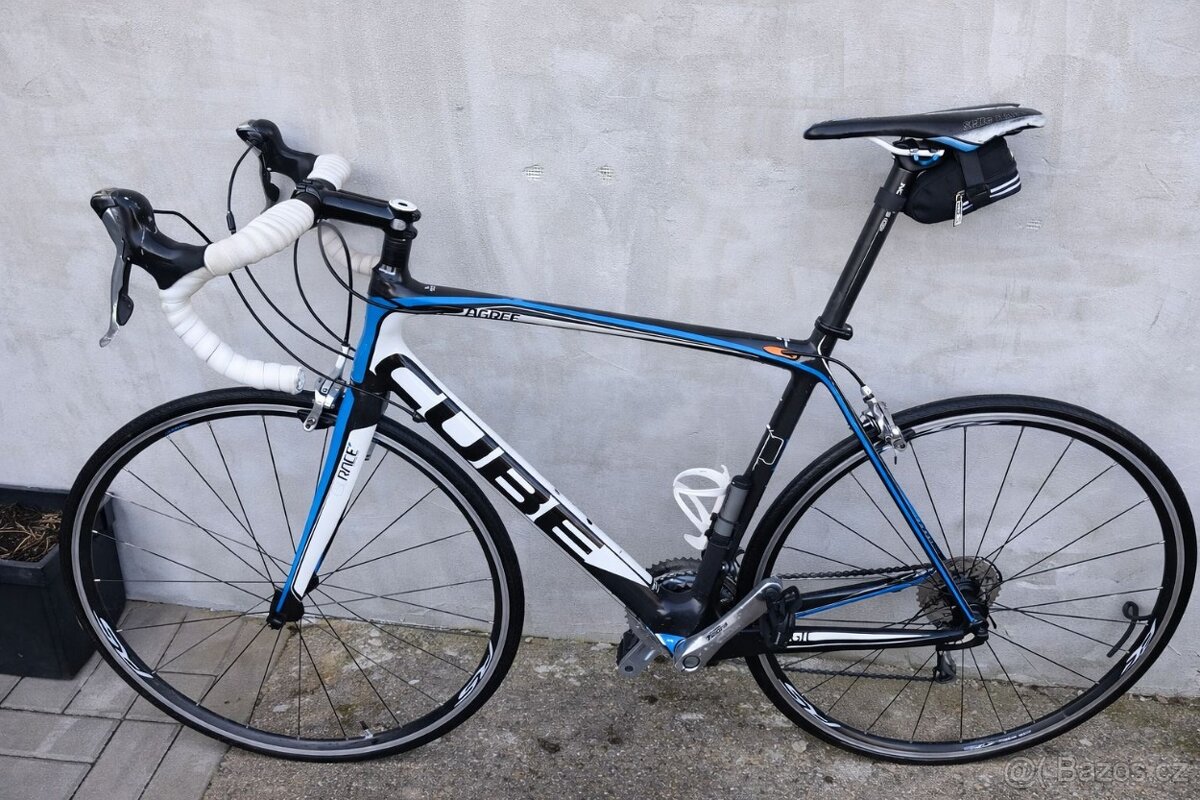 Karbonové silniční kolo CUBE - 2