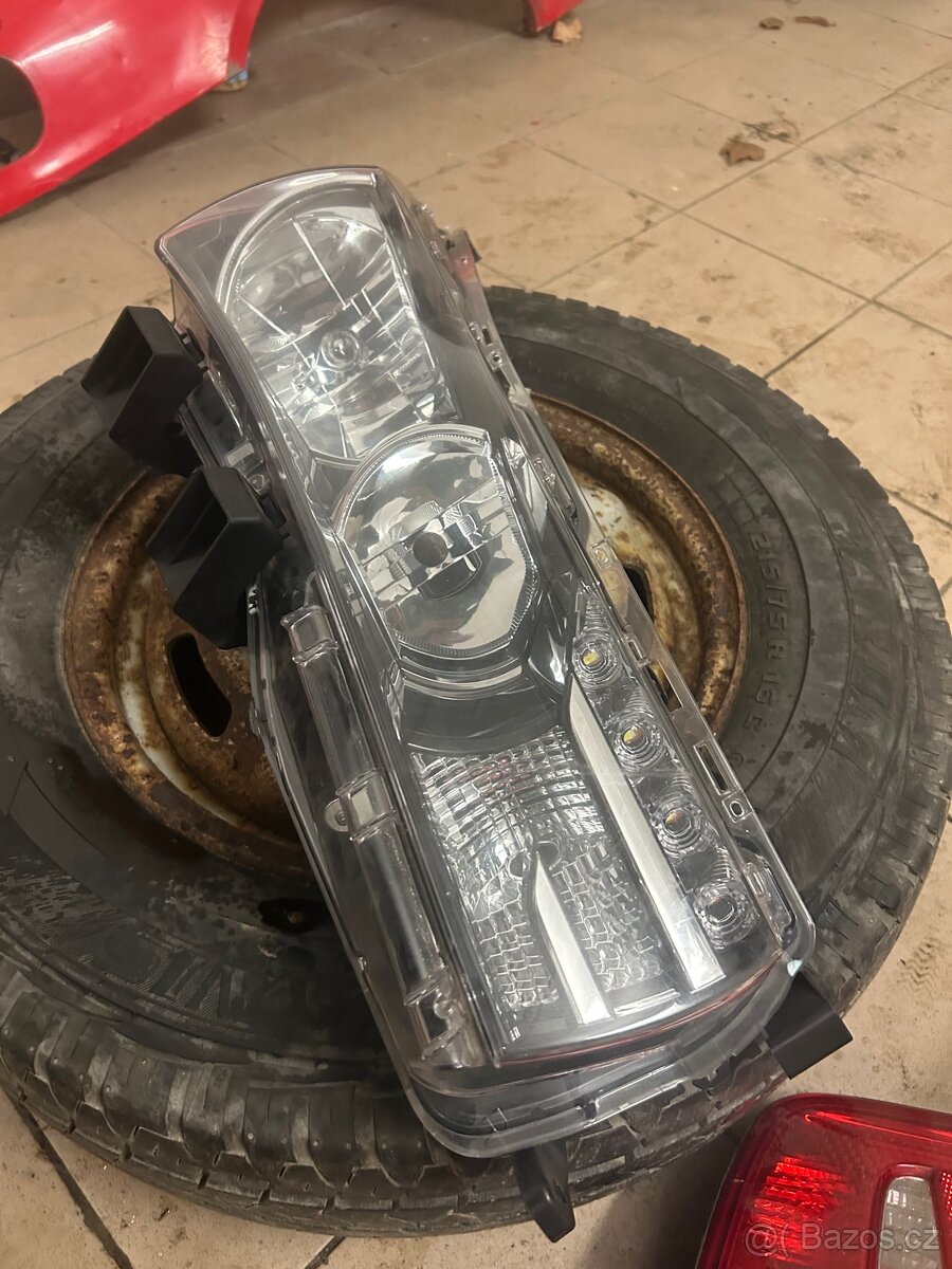 Toyota Corolla přední světlomet - 2