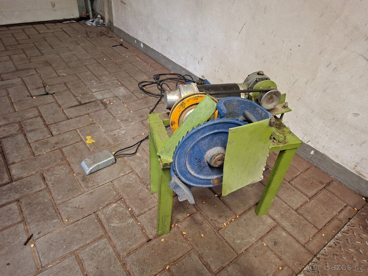 Lopačka na kukuřici - 2