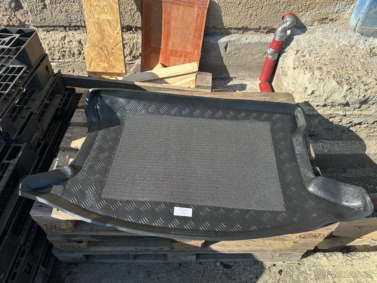 Toyota Verso S 2010-2017 vana do kufru - 2