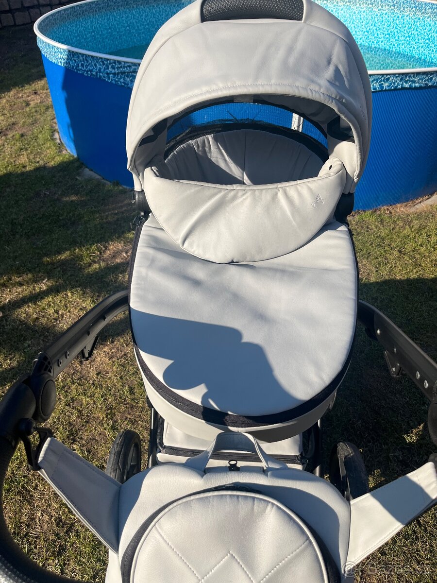 Kočárek Junama - 2