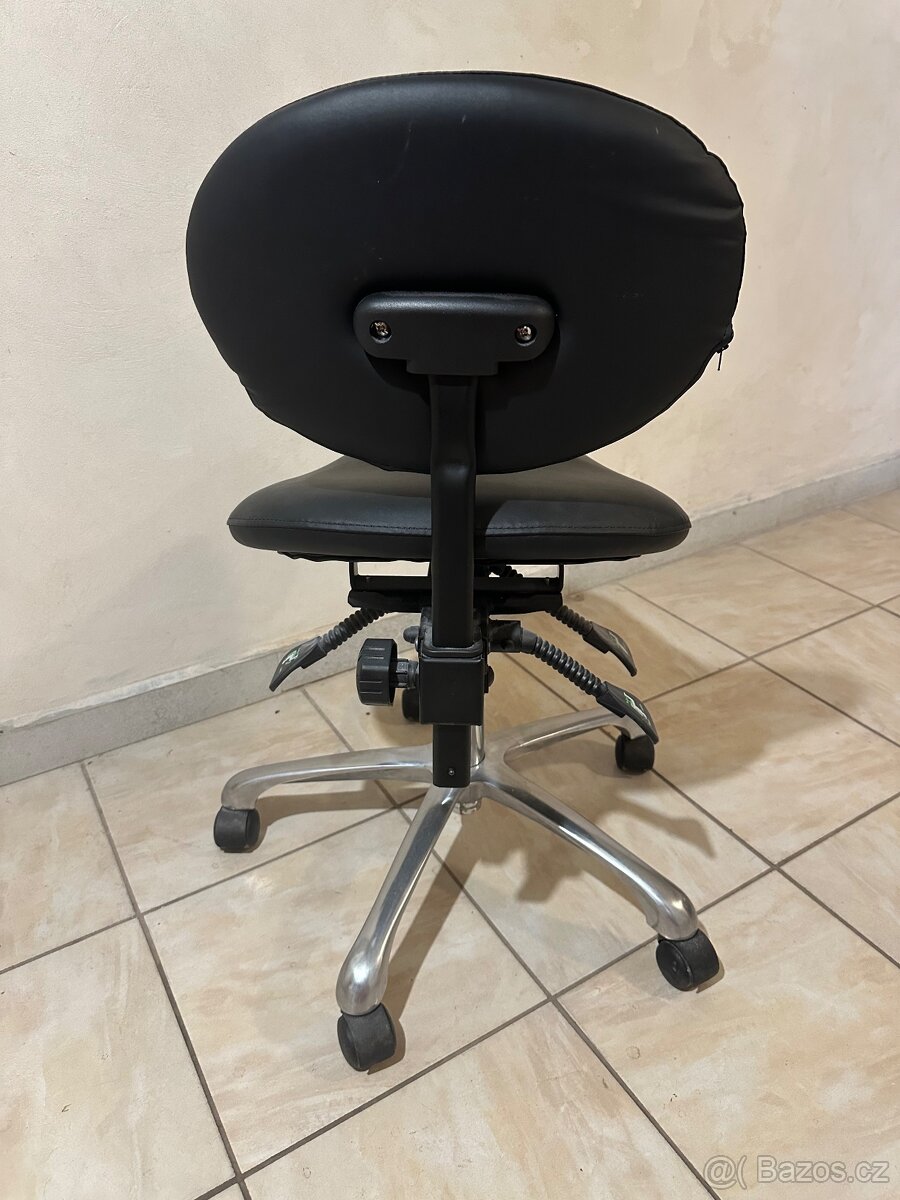 Kosmetická židle sedlová - 2