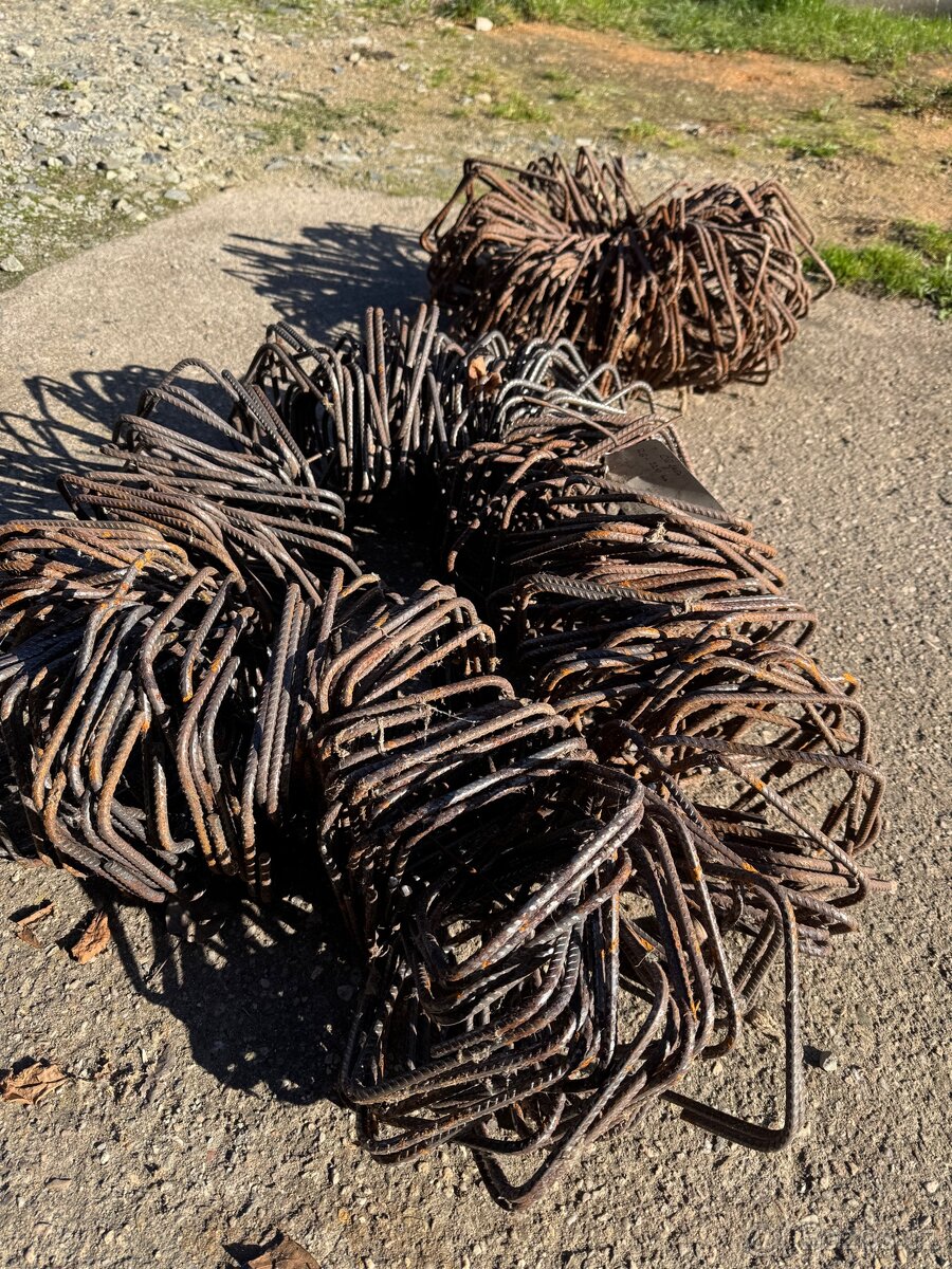 Třmeny na věnec - 2