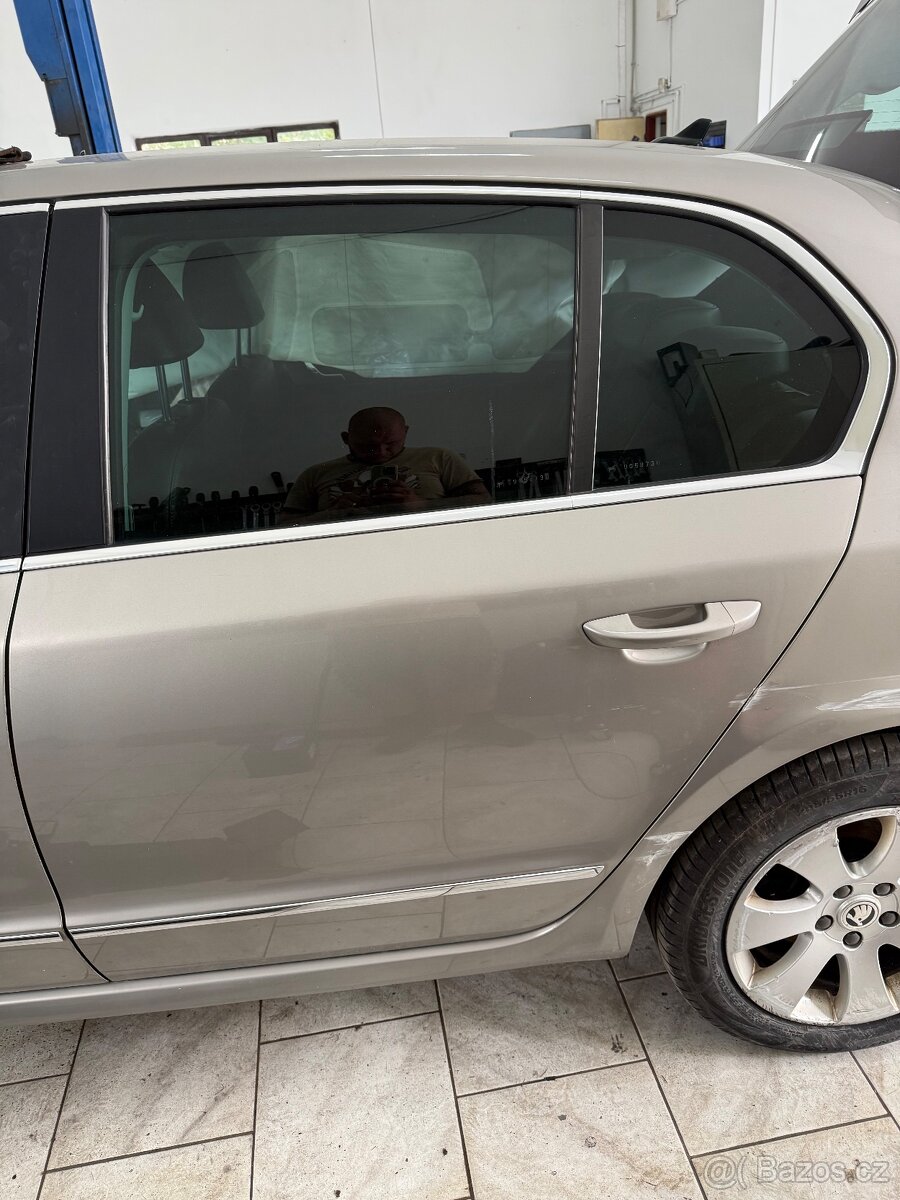 Dveře levé Škoda Superb 2 sedan facelift - 2